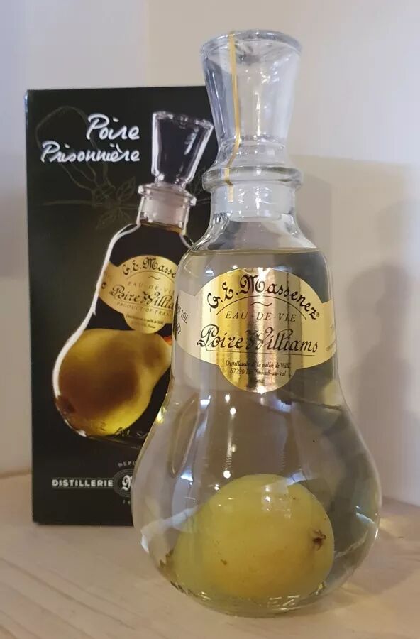 Eau de vie Poire prisonnière (étui) - Distillerie MASSENEZ
